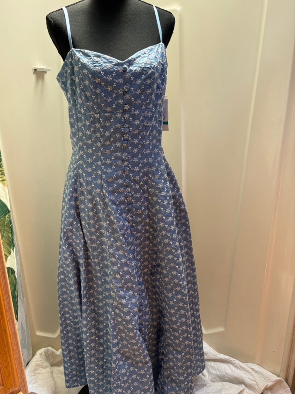 NWT Taylor Blue FloralEyelet  Sweetheart Midi Dress